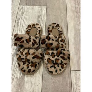 Stars Above leopard, fuzzy slippers, size 9